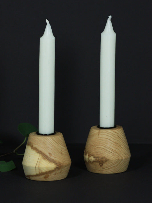 2 Tischleuchter/Kerzenständer Eichenholz