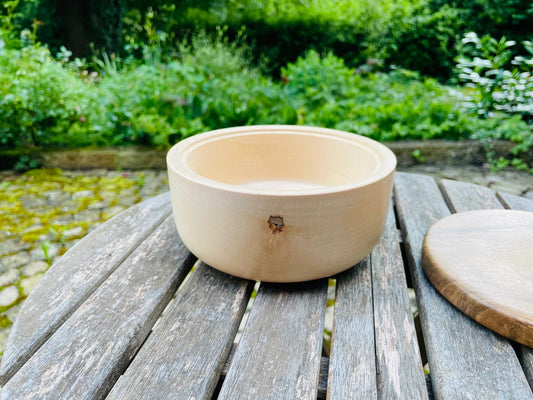 Holzdose aus Ahorn- und Walnussholz