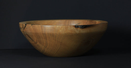 Handgemachte Schüssel aus Kirschbaumholz