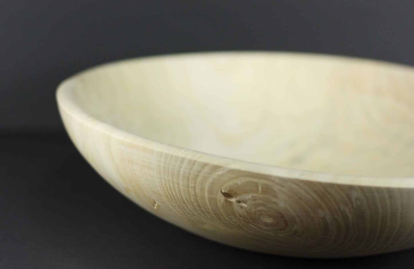 Handgemachte Schale aus Götterbaum