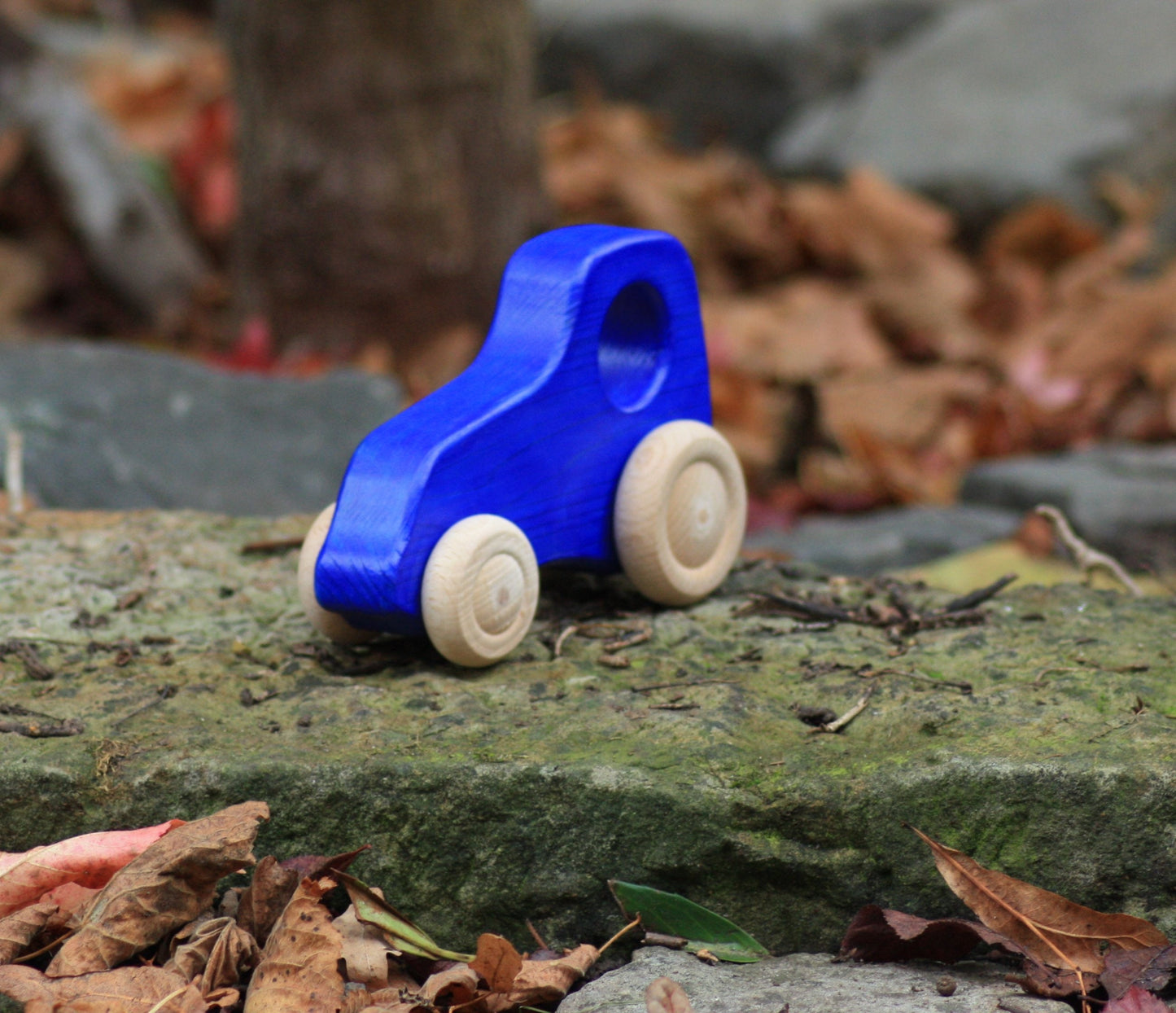 Holz-Traktor blau