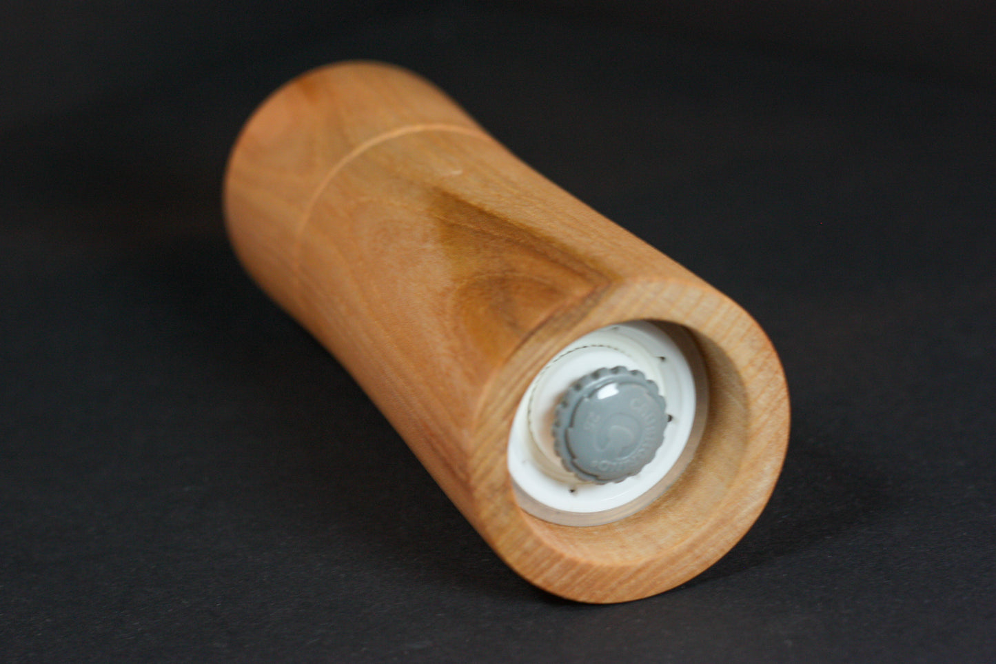 Salz- und Pfeffermühle aus Kirschbaum