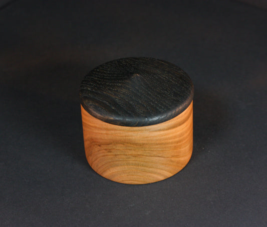 Holzdose aus Kirschbaum und Eichenholz