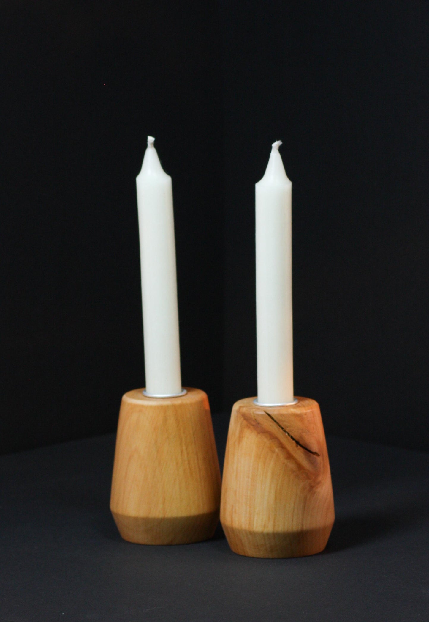2 Tischleuchter/Kerzenständer Erlenholz