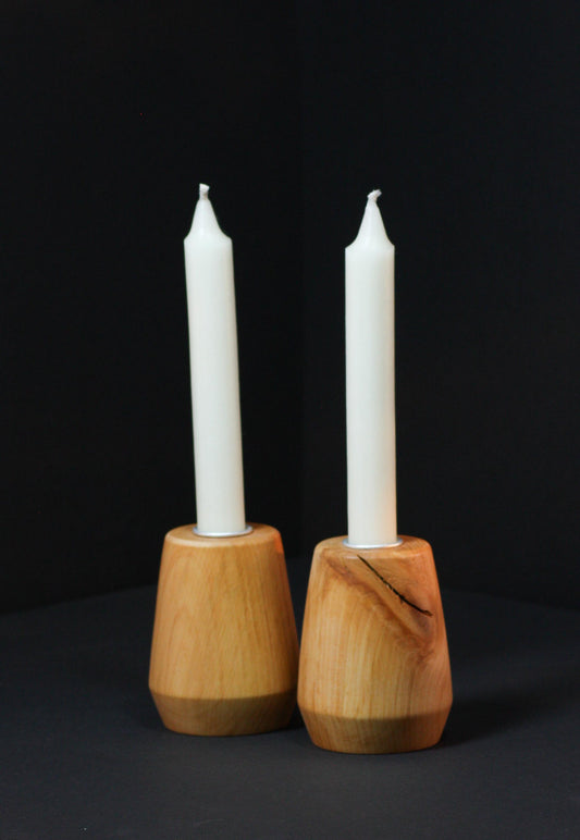 2 Tischleuchter/Kerzenständer Erlenholz