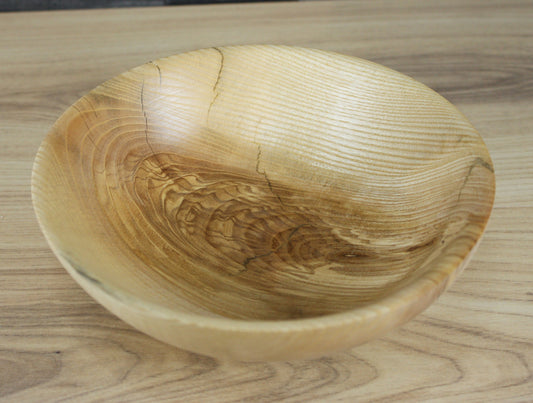 Handgemachte Schüssel aus Eschenholz