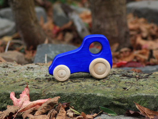 Holz-Traktor blau
