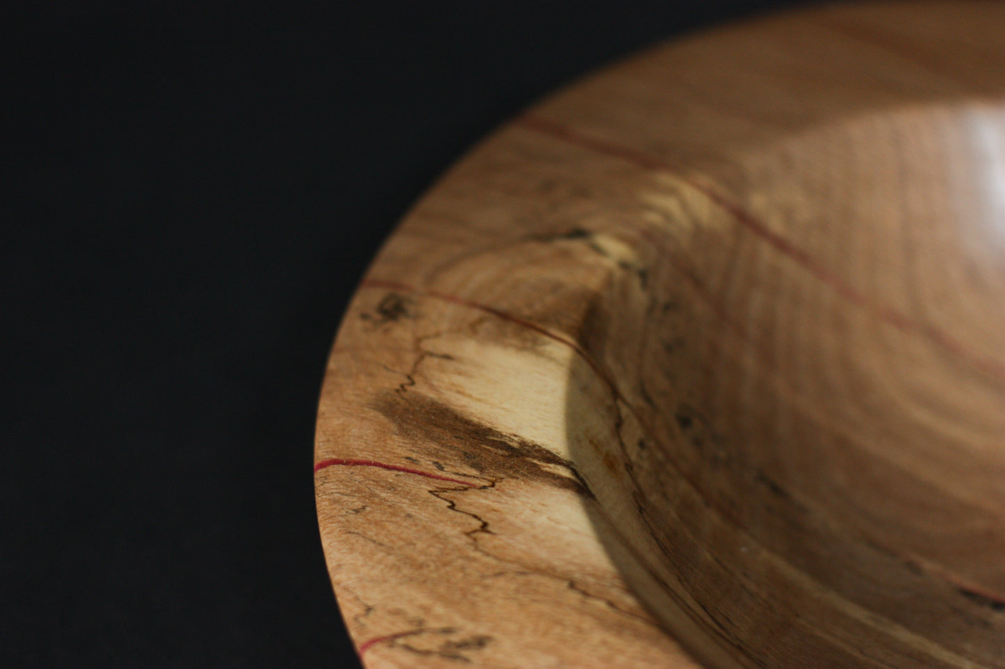 Handgemachte Schale aus Buchenholz