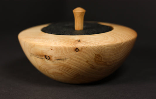 Holzdose aus Thuja mit graviertem Schieferdeckel