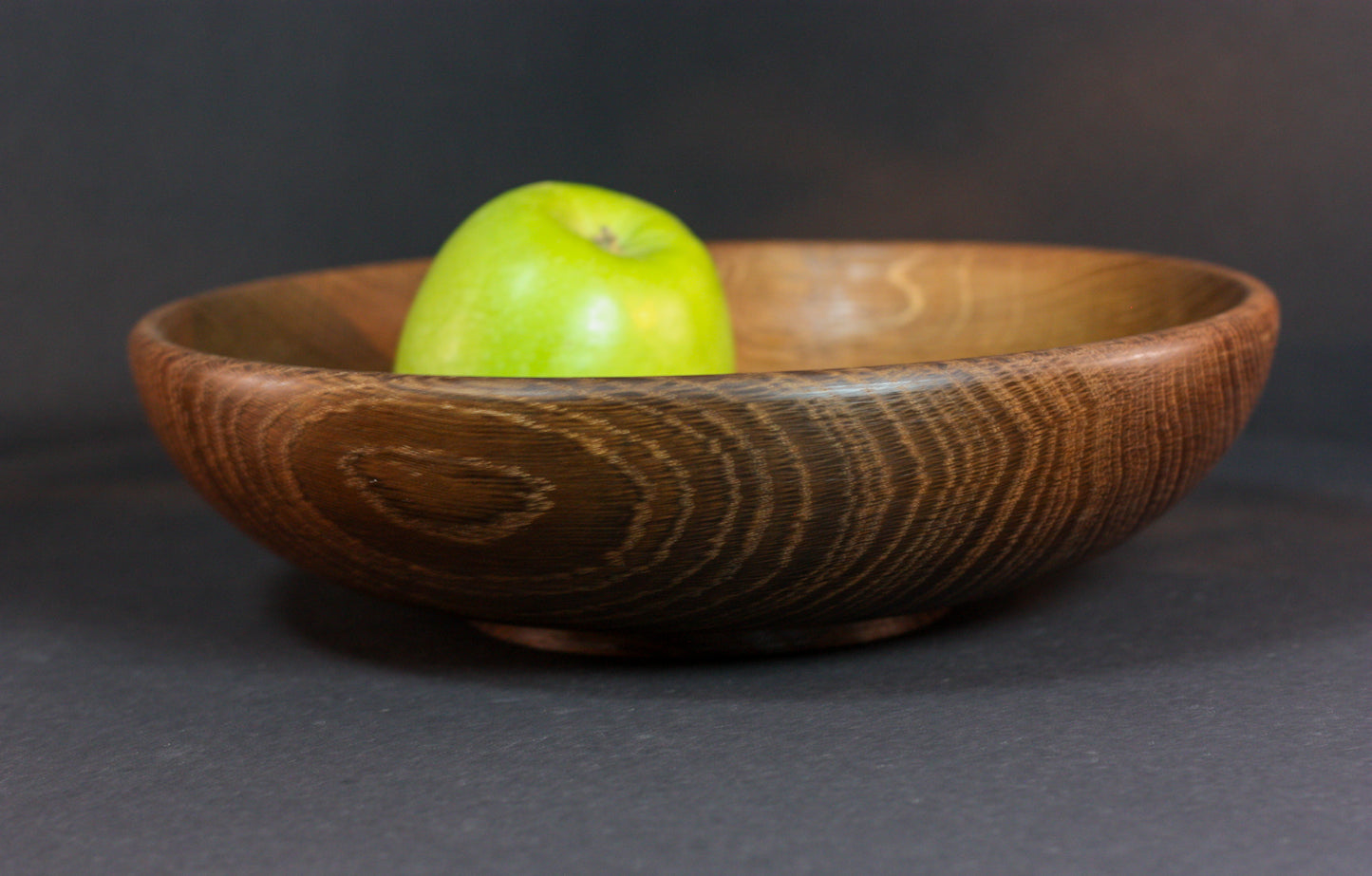 Handgedrechselte Eichenholzschale geräuchert