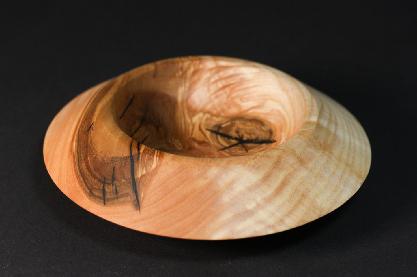 Handgemachte Schale aus Kernoliv-Esche