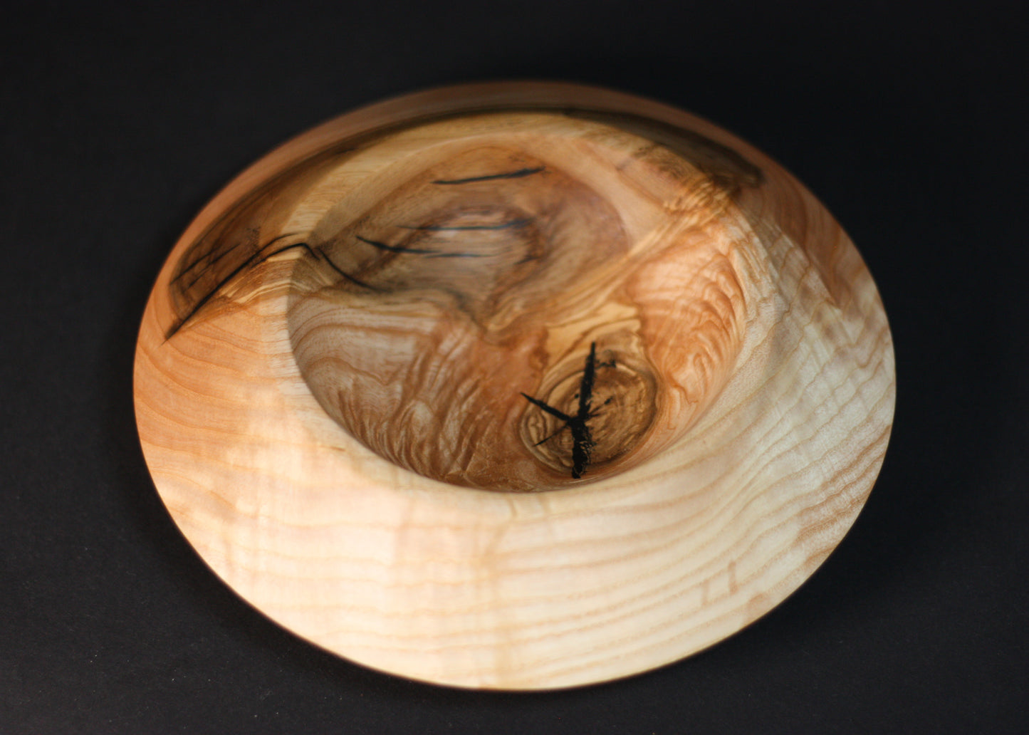 Handgemachte Schale aus Kernoliv-Esche