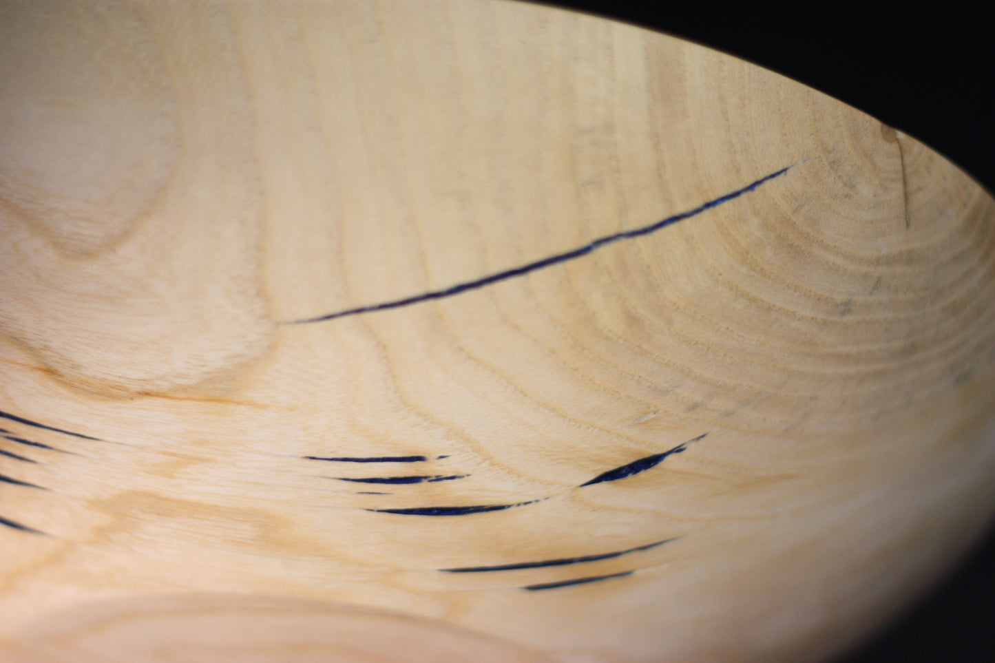 Handgemachte Schale aus Götterbaum