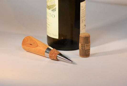 Flaschenverschluss aus Kirschbaumholz