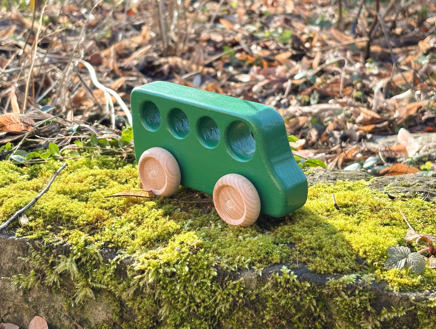 Holz-Bus grün